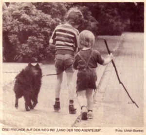 Drei Freunde auf dem Weg ins Land der 1000 Abenteuer (Zeitungbild 1989 von meinen Söhnen mit unserer Spitzin Susanne)